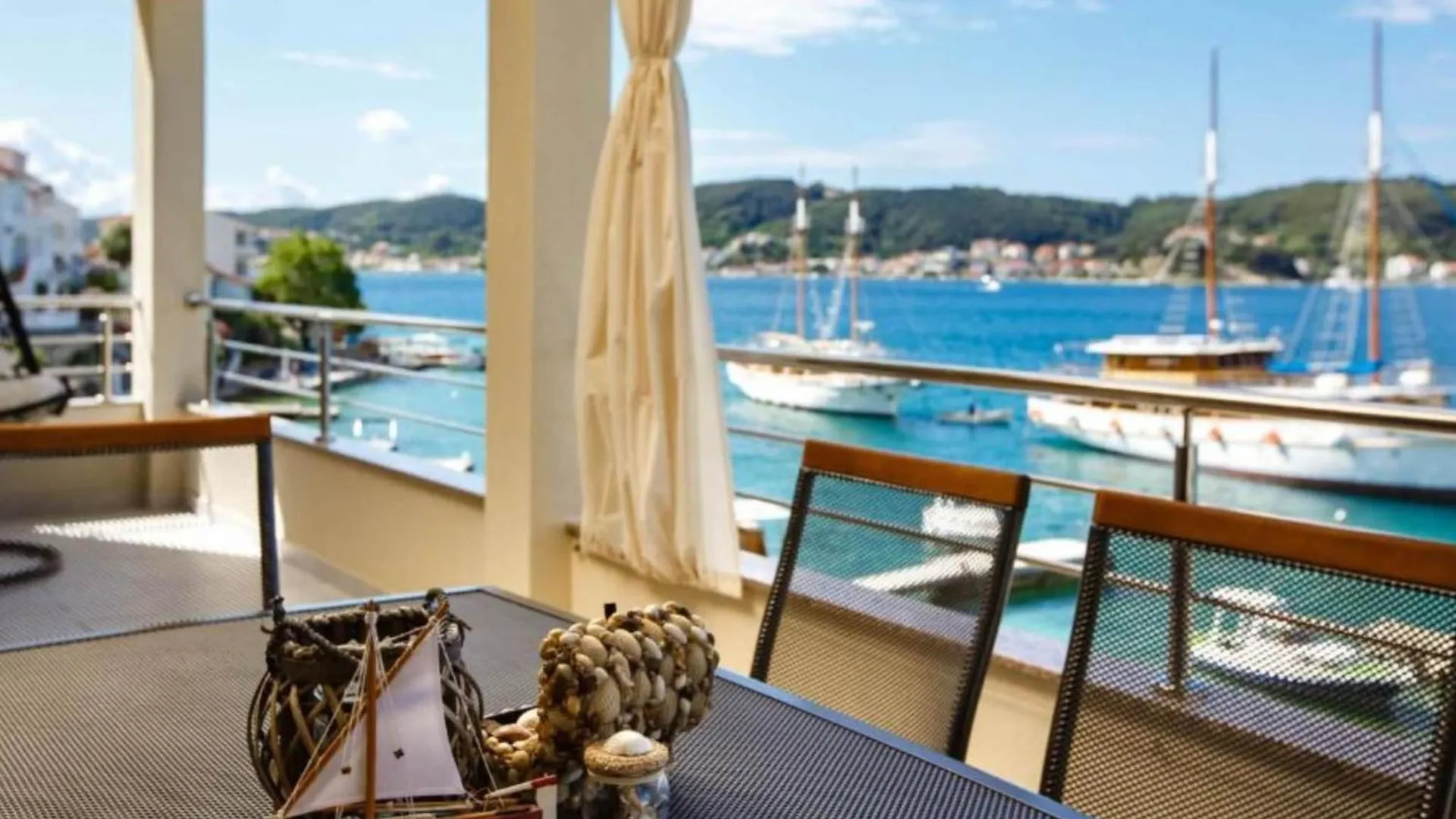 Sea View Apartment 1 Rab Town 0*,